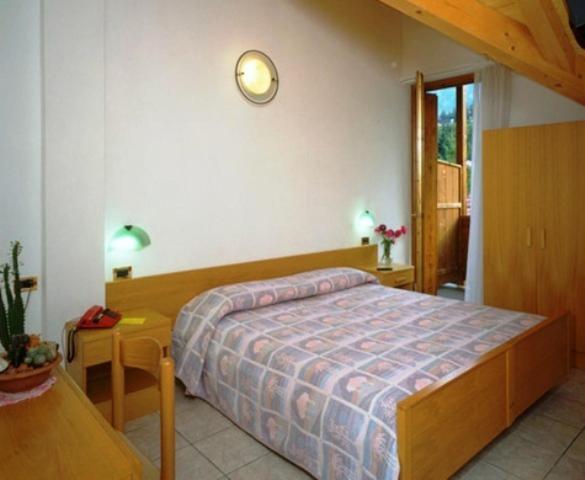 Hotel Serena Dimaro Kültér fotó