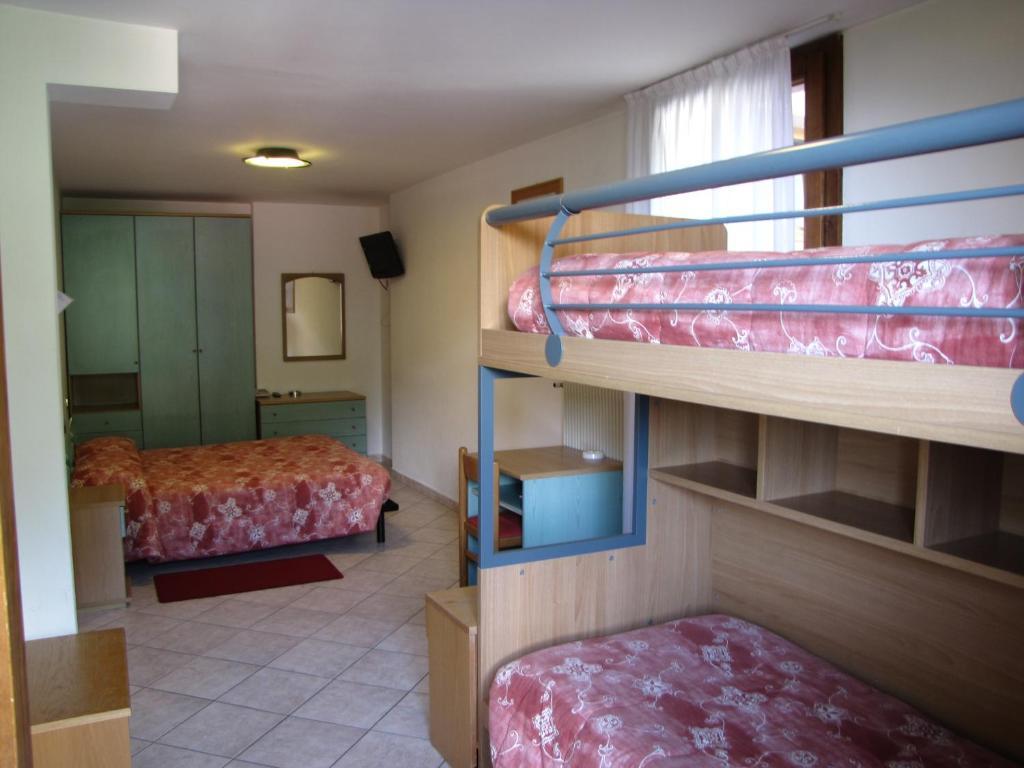 Hotel Serena Dimaro Szoba fotó