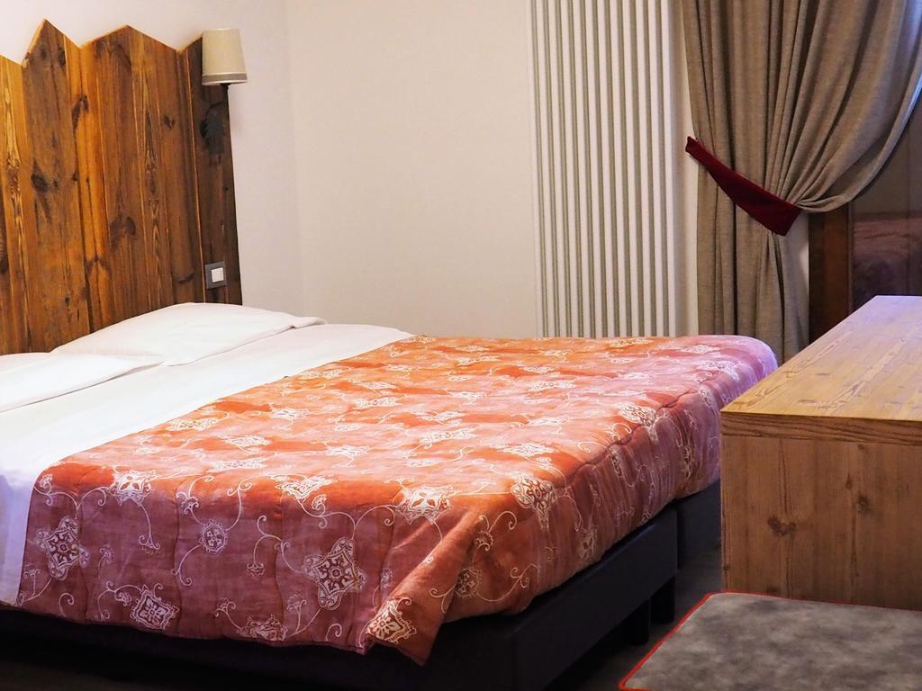Hotel Serena Dimaro Kültér fotó