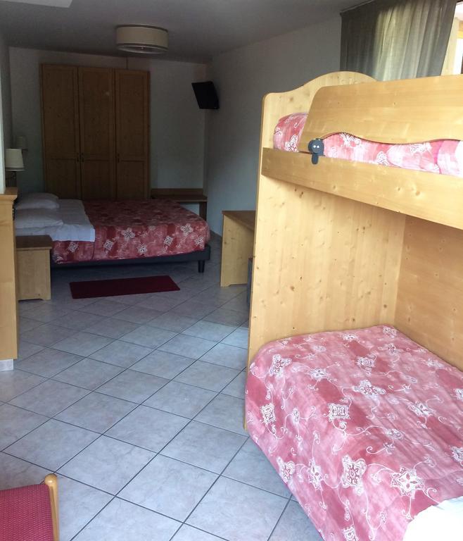 Hotel Serena Dimaro Kültér fotó