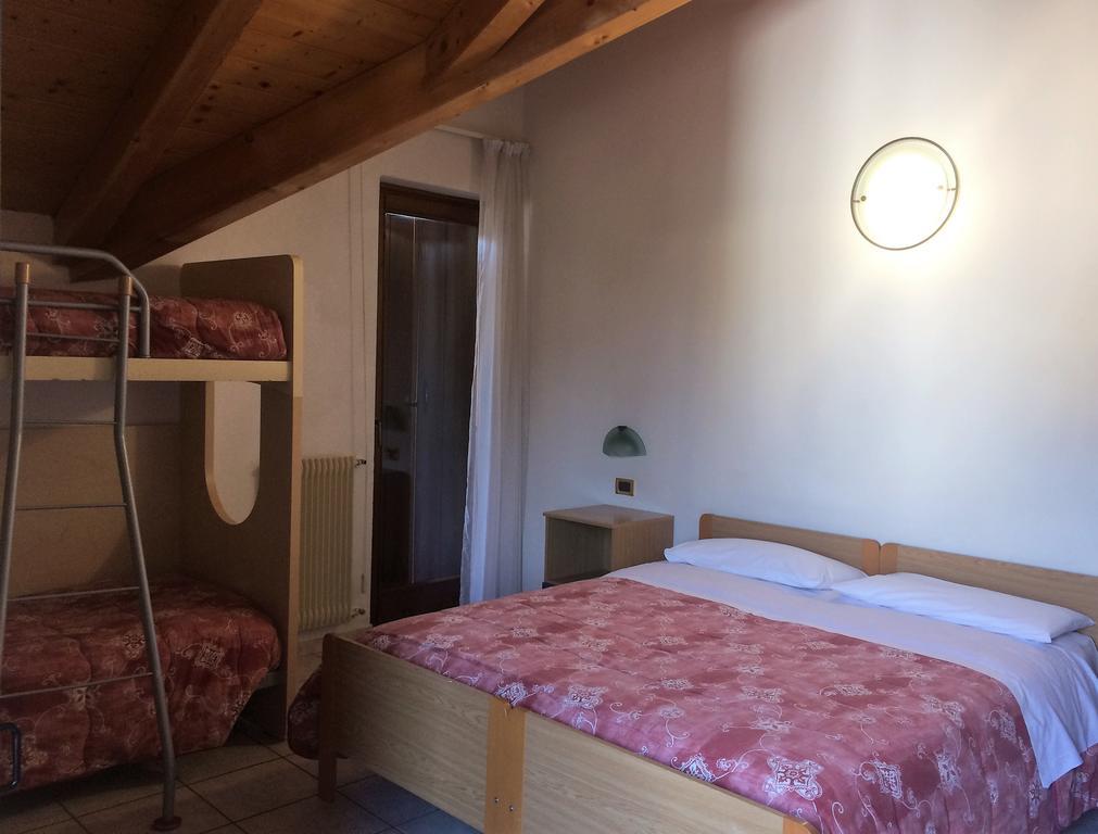 Hotel Serena Dimaro Kültér fotó